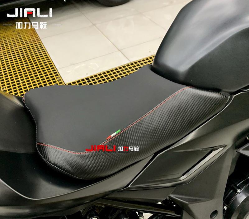 Suitable for sending cushions retrofit Suzuki GSX250R retrofit GSX250 locomotive cushion plus soft thickened