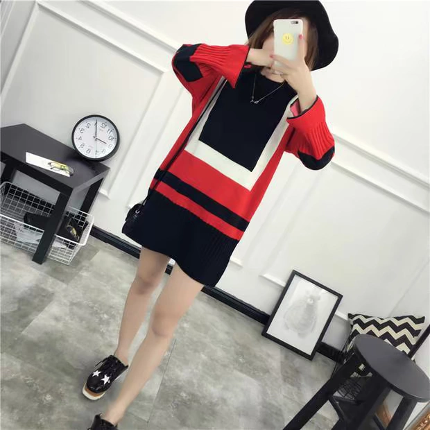 Mùa xuân và Mùa Thu Mới Vòng Cổ Retro Ruffle Knit Dress Đuốc Tay Áo Tương Phản Sọc Vuông Nữ Áo Len Dài