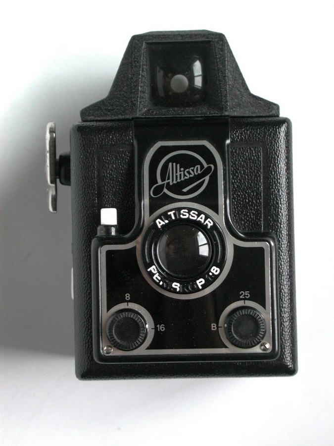 The cousin of the domestic happiness camera, the German Altissa box camera, in good condition, with a leather case