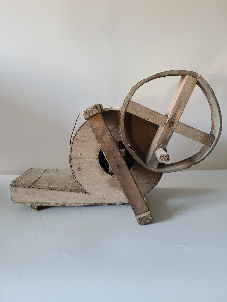 Antique Collection North Korean century-old wooden hand-cranked box wood