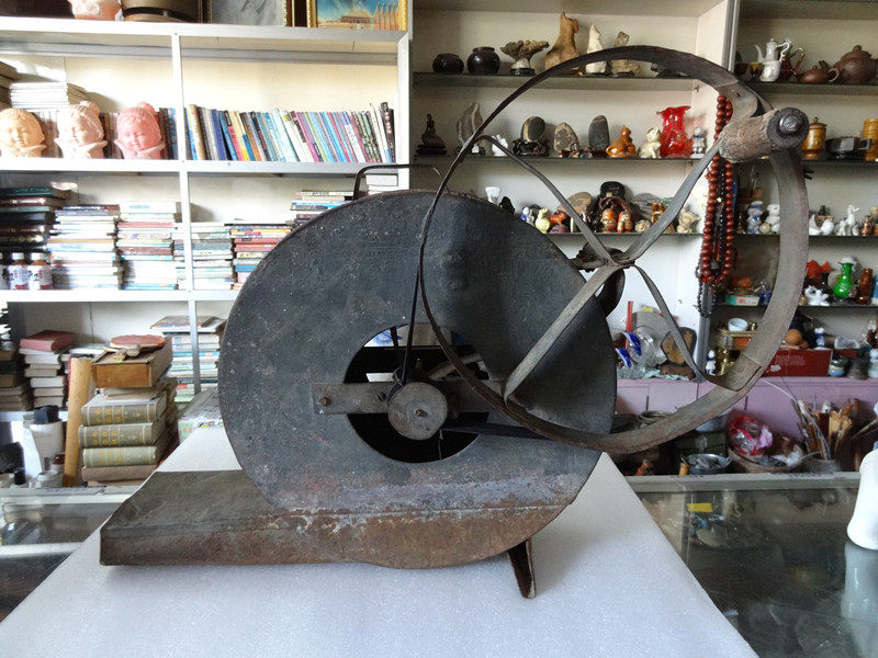 Antique Collection North Korea Goryeo Centennial Iron Hand-cranked Old Wind Box Iron Folklore