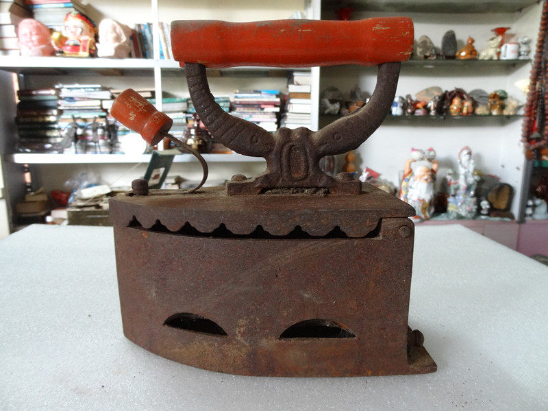 Antique Collection Boutique North Korea Centuries-burnt Charcoal Thick Old Iron Wrought Iron Iron 