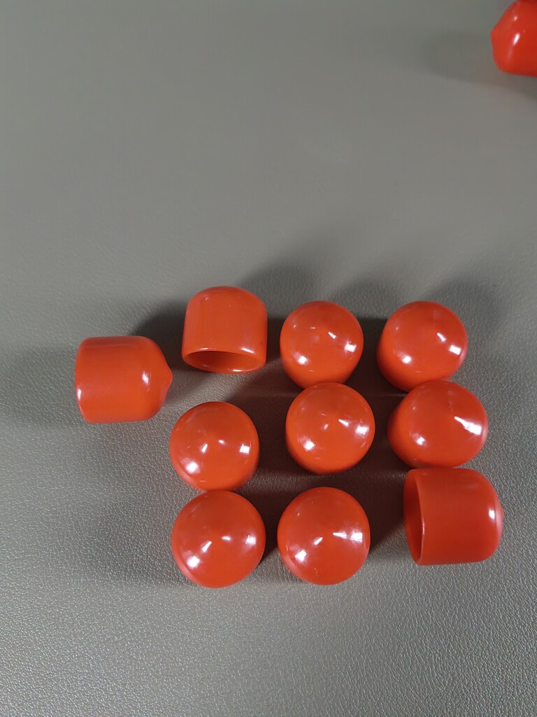 Десять красных блоков кодовых яиц