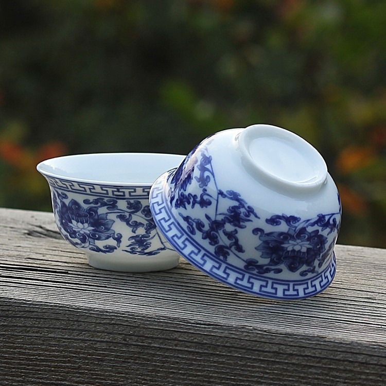 Tea cup of cup of green cup porcelain cup kung fu tea ceramic thin tire ceramic owner cup full 10 yuan