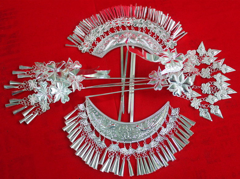 2020 new Guizhou Miao headdress hat collar Miao silver stage performance costume headdress short head hairpin