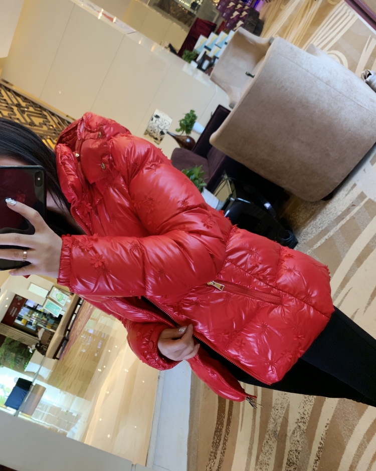 This solid pistachios are all embroidered on the machine ~ Heavy work short version down clothes woman fashion short and small child