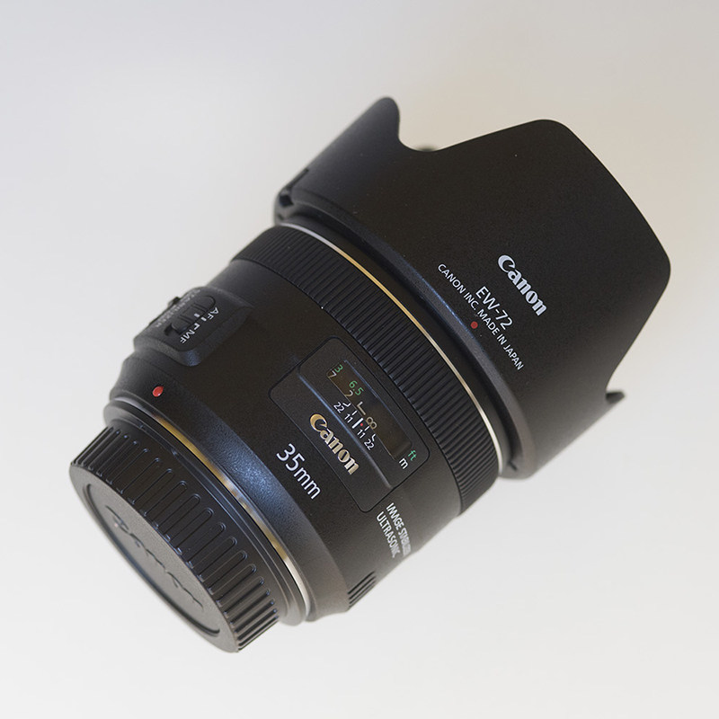Canon canon EF 35mm f2 IS USM anti-shake fixed focus humanistic lens portrait used