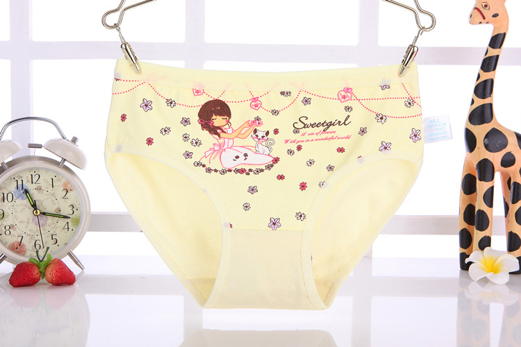 18 cô gái mới tóm tắt tam giác 40 đồ lót cotton trẻ em chải bông Cô gái quần short trẻ em đồ lót bộ dài tay bé trai