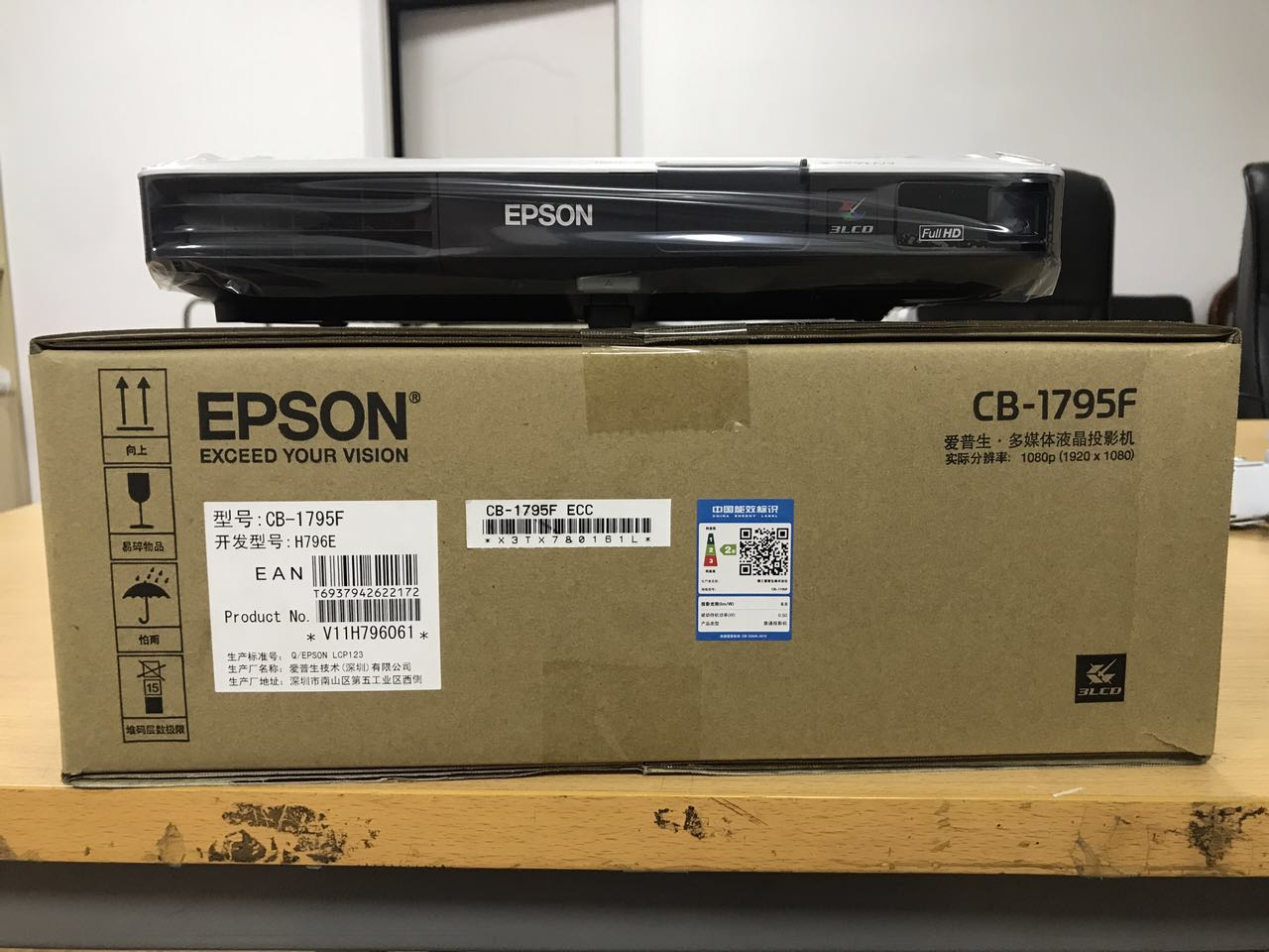 Máy chiếu Epson CB-1785W CB-1795F Máy chiếu Epson cb-1795f siêu mỏng cầm tay