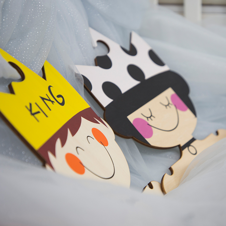 In solid wood collection clothes store children's room cartoon image photo decoration creative clothes rack