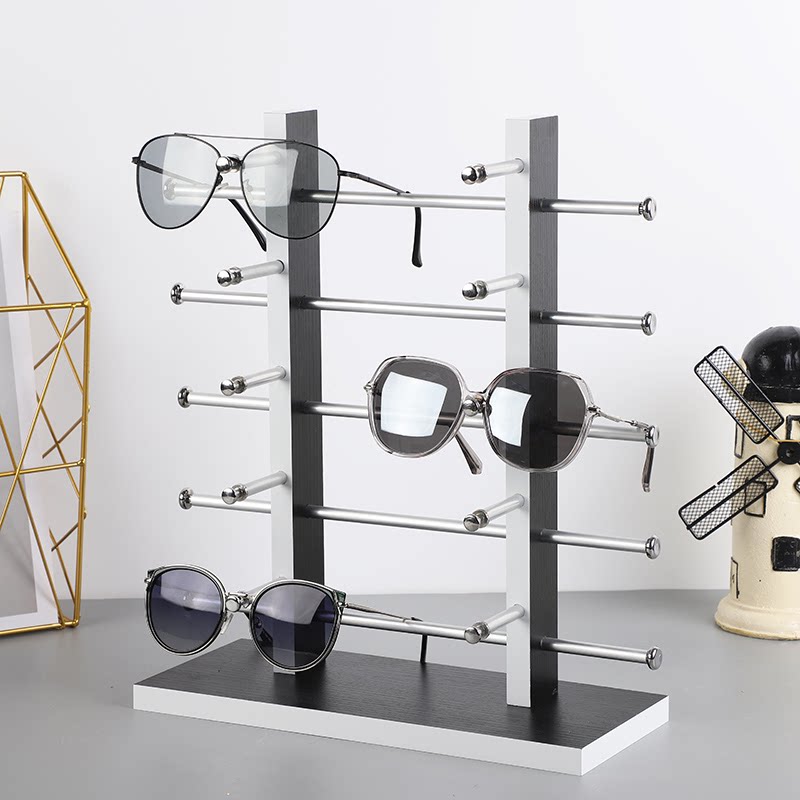 眼鏡店用什器：二列式の無垢材製眼鏡陳列棚、カウンター、サングラス収納什器、装飾品。