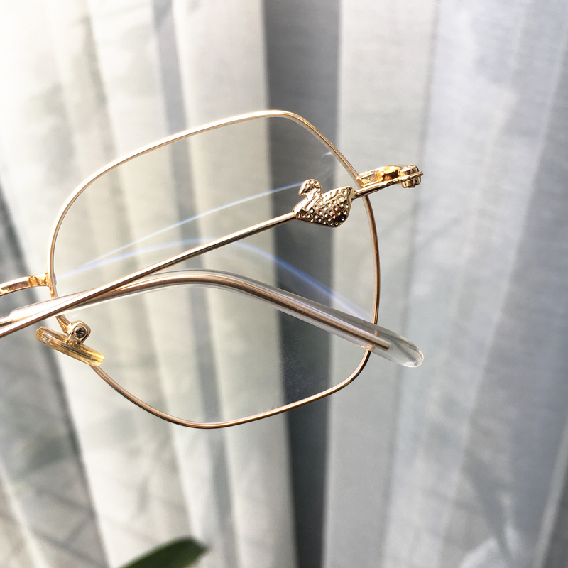 Kính siêu nhẹ hộp lớn rung tình yêu kính gương khung kính thiên nga nữ khung retro hoa hồng vàng đa giác kính phân cực