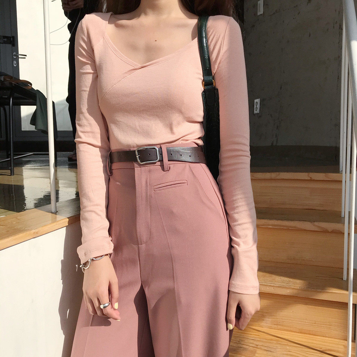 SYT Korean version 2022 Spring paragraph inclined collar 100 lap pure color blouse sexy V neckline with a long sleeve foreign T-shirt