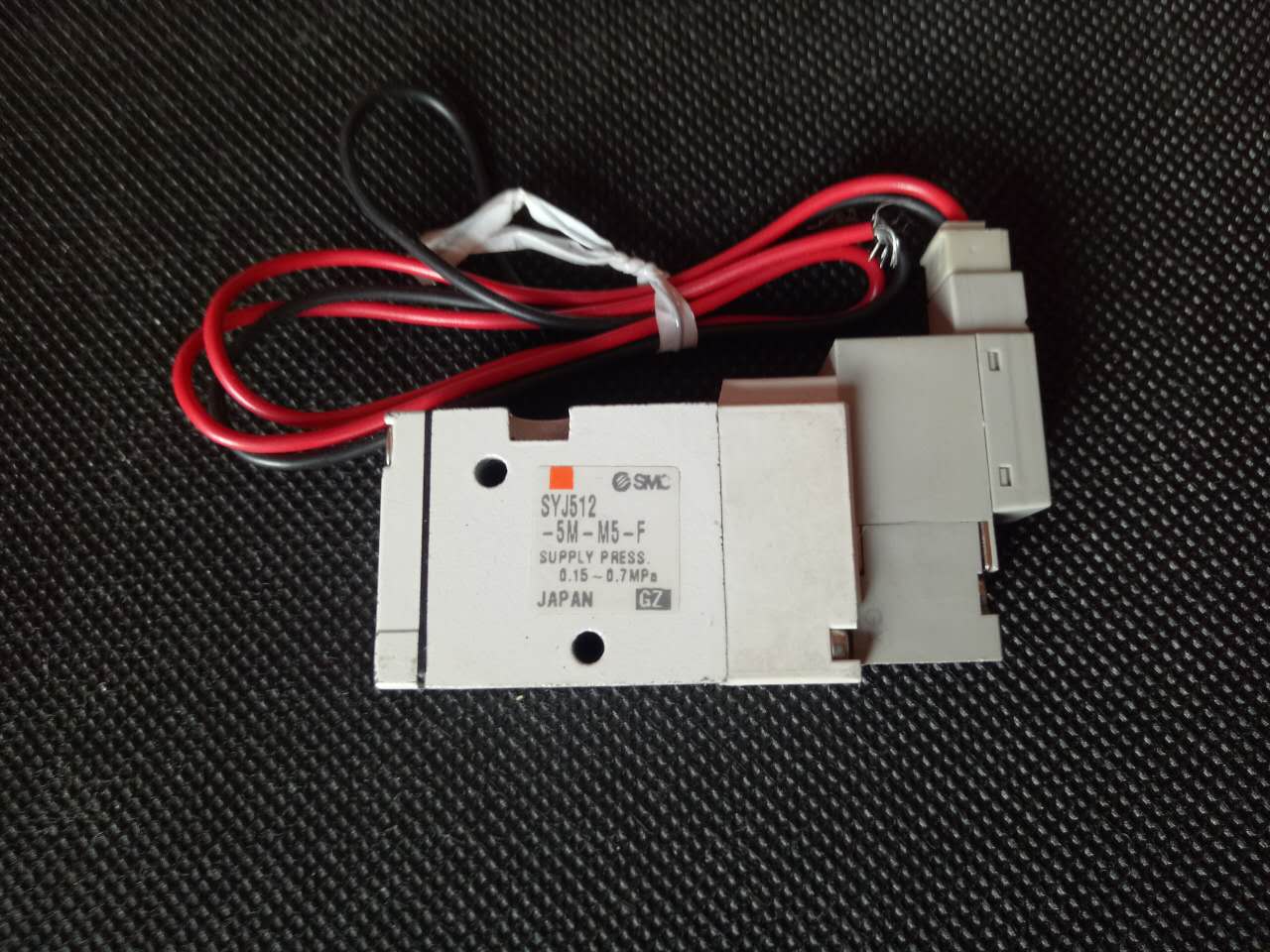 New SMC two three-way solenoid valves SYJ512-5M-M5-F