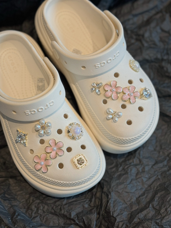 Original "Tao Yao" Pink Gentle Clog Shoe Accessories with Metal 3D Shoe Flowers, Compatible with Crocs Shoe Clips