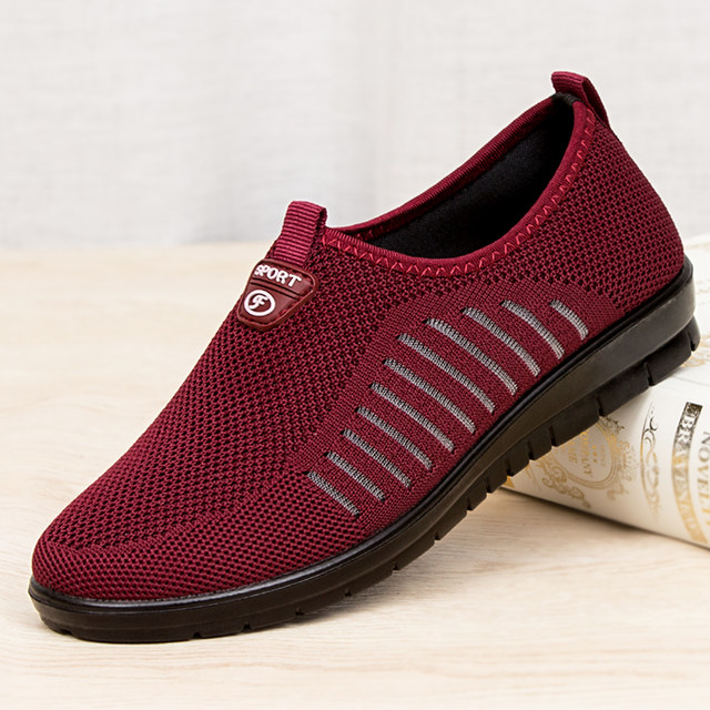 Old Beijing cloth shoes for women in spring for middle-aged and elderly mothers, flat, comfortable, non-slip, soft-soled shoes for the elderly, grandma and mother-in-law.