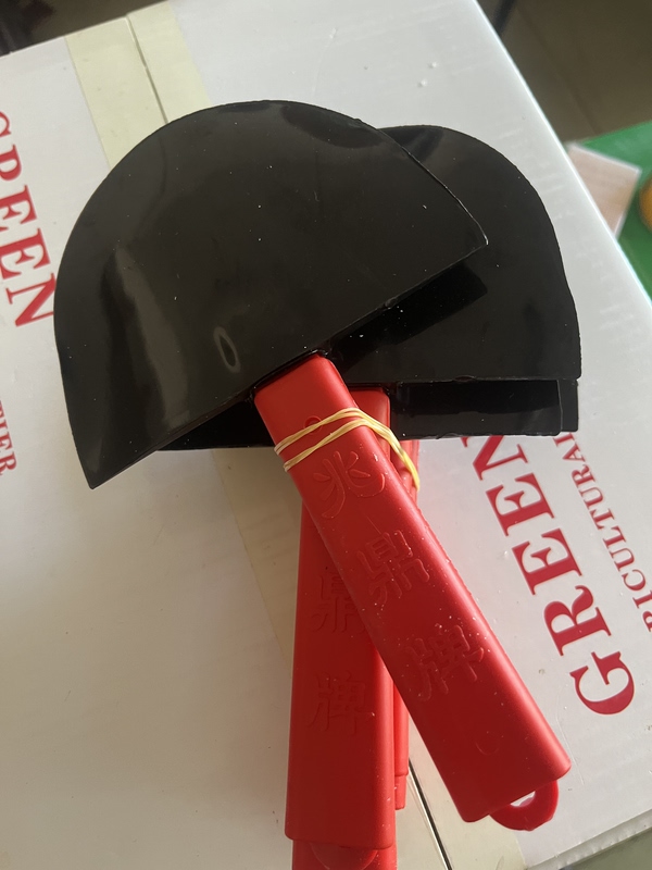 Rubber Tree Tapping Tool for Collecting Rubber, Non-Aging and Non-Stick Rubber Scraper Rubber Tree Tapping Tool for Collecting Rubber, Non-Aging and Non-Stick Rubber Scraper