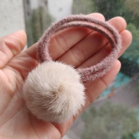 Белоснежный шарик + розовая резинка.