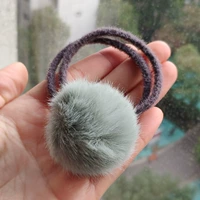 Зеленый шарик + серая резинка.