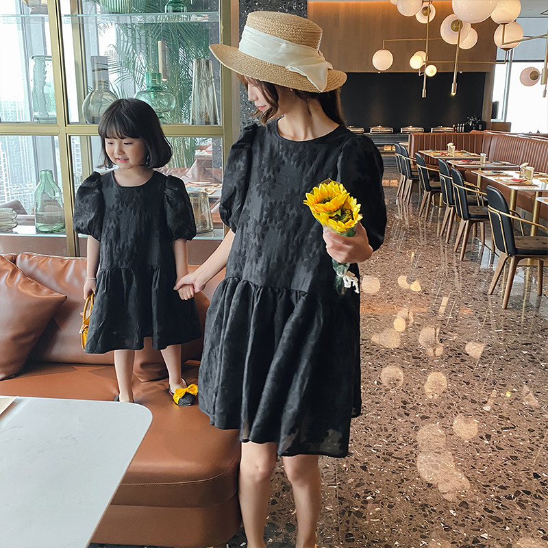 Internet celebrity parent-child dress 2021 spring new foreign style fashion lace puff sleeve princess dress high-end mother-daughter dress