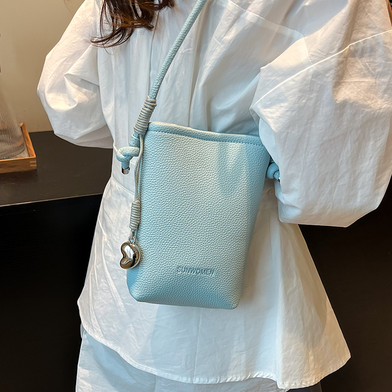 Soft Leather Lychee Pattern Small Bag for Women 2026 New Fashion High-End Armpit Phone Bag Summer Simple Crossbody Bag