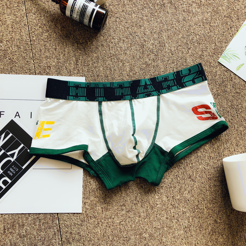 Chất liệu cotton nam Boxer Tóm tắt Thanh niên Cotton Cá tính Maple Leaf Quần short gợi cảm Đầu thấp Quần bó Quần thể thao quan lot khe nam