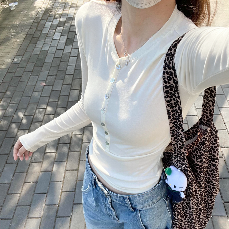 White Henley Shirt, Long-Sleeved Base Shirt, Slim Fit, Inner Layer for Women, Autumn Tight-Fitting, Regular Shoulder, Outer Wear T-Shirt, Korean Style Cotton Top White Henley Shirt, Long-Sleeved Base Shirt, Slim Fit, Inner Layer for Women, Autumn Tight-Fitting, Regular Shoulder, Outer Wear T-Shirt, Korean Style Cotton Top