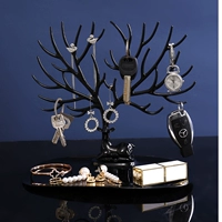 Черный олени смущение