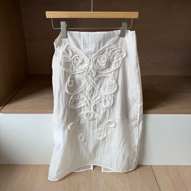 Niche Designer French Romantic Three-Dimensional Rose Pleated Skirt, Textured Cotton and Linen High-Waisted Slimming Skirt Niche Designer French Romantic Three-Dimensional Rose Pleated Skirt, Textured Cotton and Linen High-Waisted Slimming Skirt