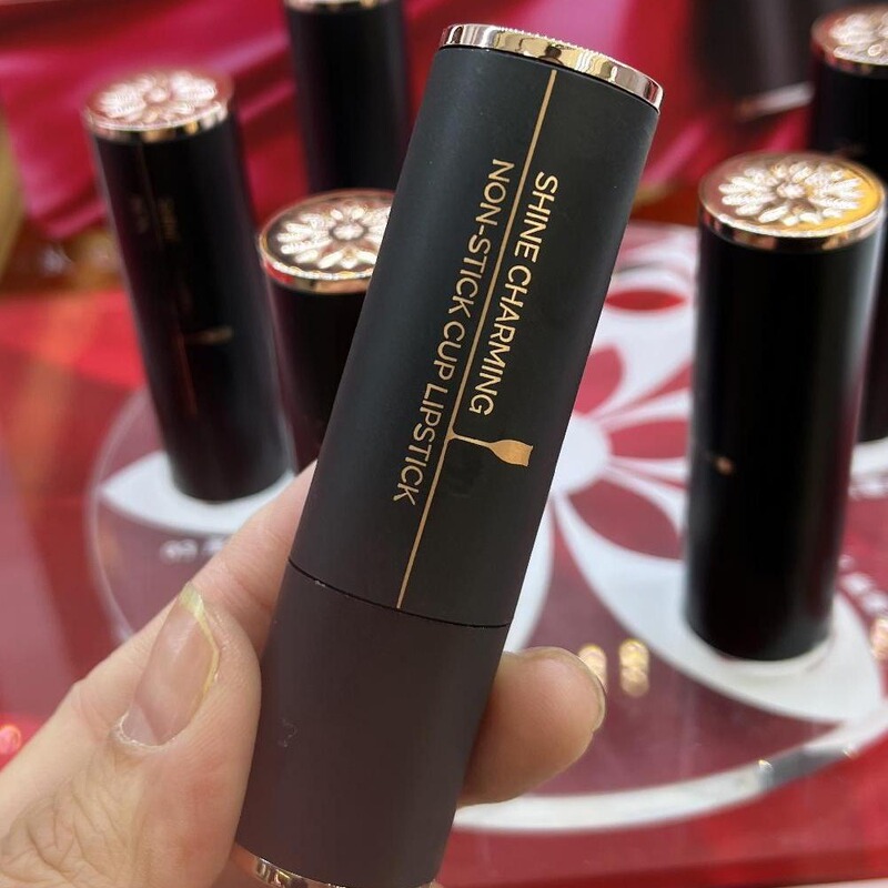 Mizhilian Luxury Non-Stick Lipstick, Waterproof, Non-Fading, Nourishes Lips, Enhances Skin Tone, Trendy Hot Color Series