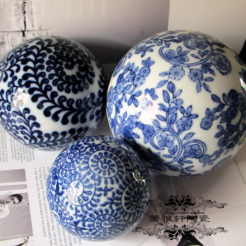 Porcelain hollow ball fish tank decoration blue and white water floating ceramic ball home decoration decoration