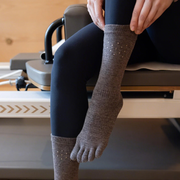 Sugaroff-Yoga Pilates Non-Slip Five-Finger Socks for Women, Warm Fitness Socks, Indoor Training Socks, Mid-Length Sugaroff-Yoga Pilates Non-Slip Five-Finger Socks for Women, Warm Fitness Socks, Indoor Training Socks, Mid-Length