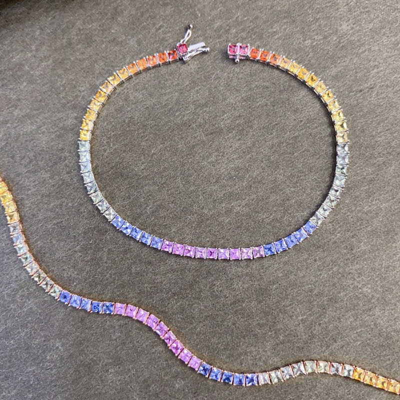 18K Gold Natural Colored Sapphire Bracelet, 4.6 Carats, Gradient Rainbow Color, Princess Cut, Full Circle, Exquisite and High-End