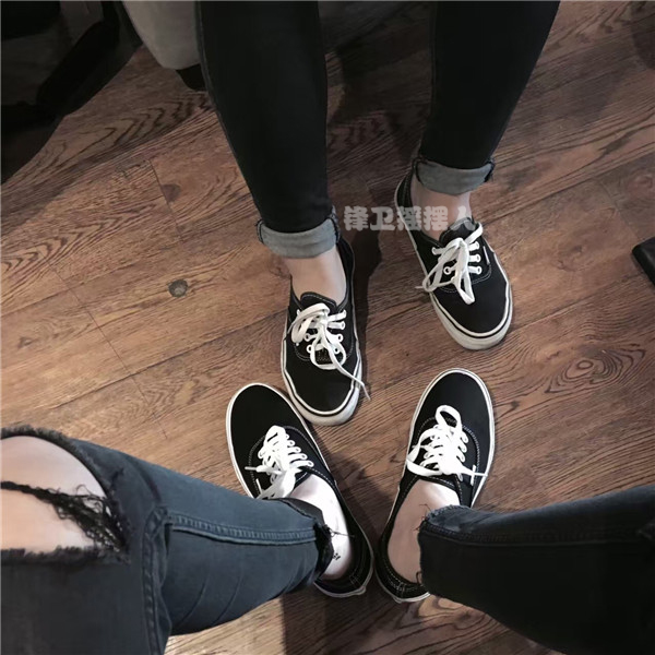 [Mặt trước] Vans Authentic đôi giày vải thấp cổ điển màu đen và trắng giày the thao nữ màu trắng