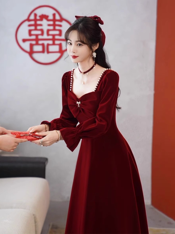 Wedding Dress for the Bride 2025 Autumn and Winter New Red Velvet Engagement Dress Long-Sleeved Casual Dress for Homecoming