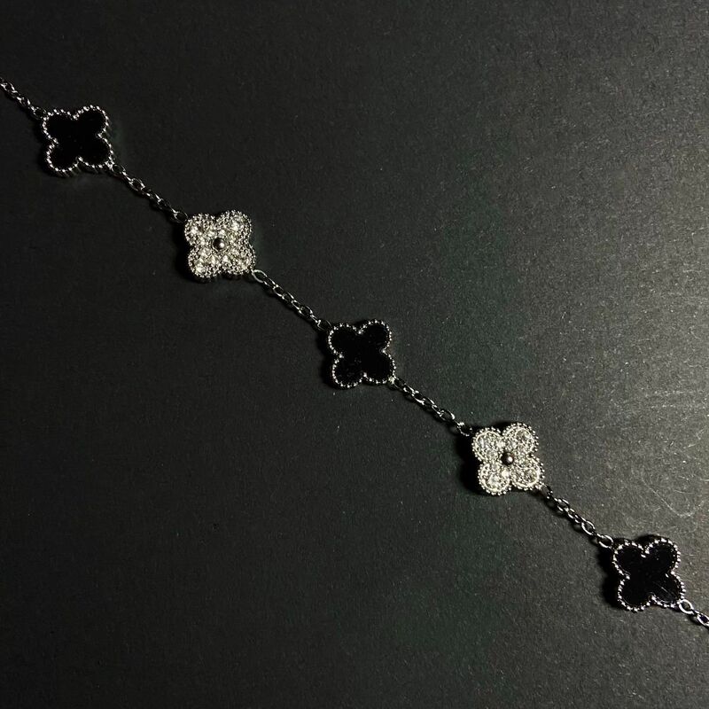 Four-Leaf Clover Bracelet for Women, Light Luxury, High-End Niche Design, Flower Zircon, Versatile Black and White Panda, Couple, Best Friend Jewelry