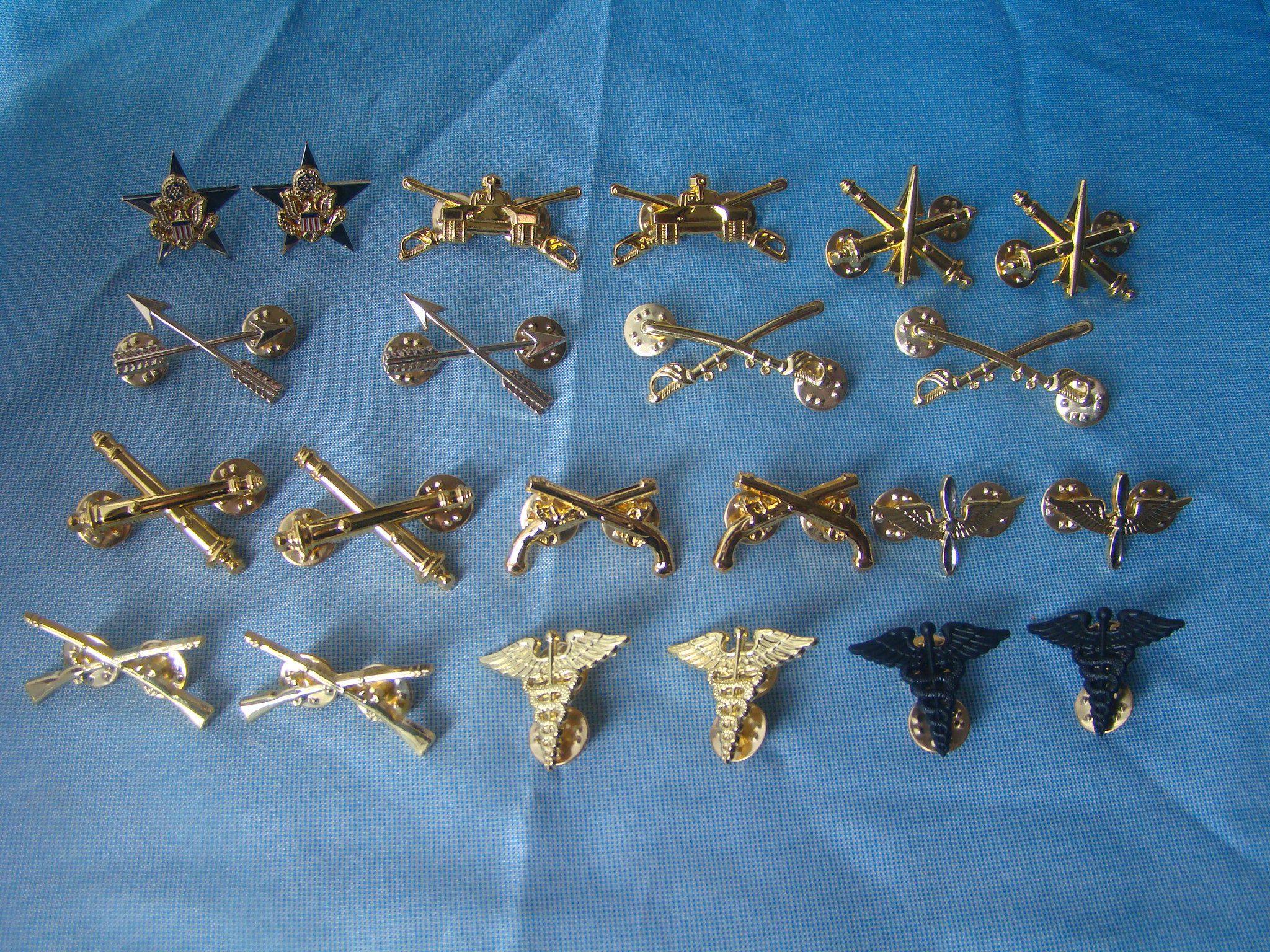 US US ARMY to lead multiple soldiers in the Armored Trooper Cavalry Metal Badge Shoulder Badge 