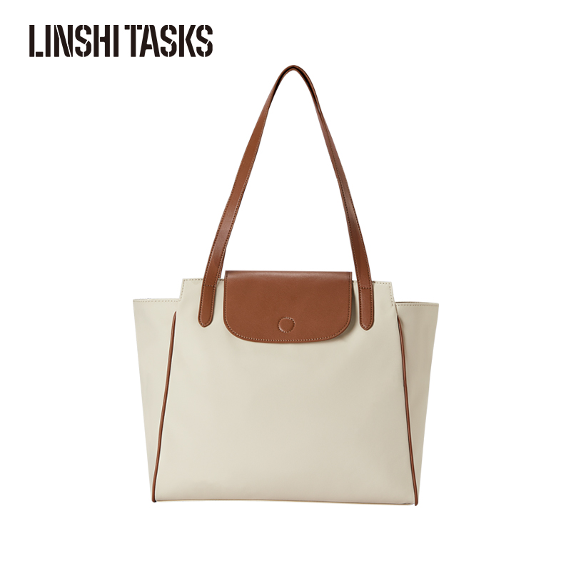 纤薄女士笔记本背包：时尚旅行者的完美伴侣