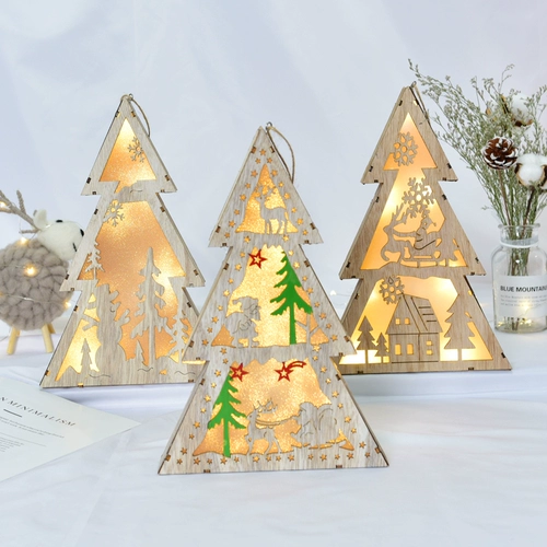 Рождественские украшения, макет сцены, деревянная круглая рождественская елка, лось, старик, освещение, настольные украшения