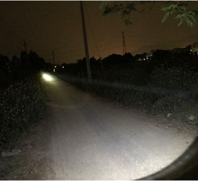 Led siêu dài pin đèn pin nhà ngoài trời sạc nhỏ ánh sáng đèn pin đa chức năng chiếu sáng chung đèn pin surefire