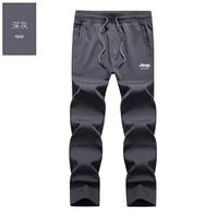 777 мужчин темно -серых