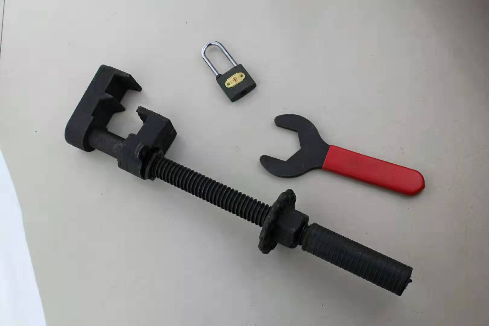 Turnout hook lock device close-fitting hook lock device 50 60kg rail hook lock device simple hook lock device