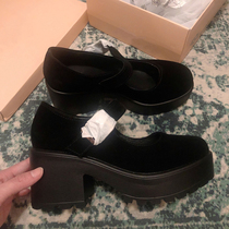 The small crowdfunding on the foot looks good and the cool day the thick bottom Mary Jane high heels.