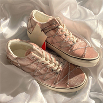 Niche models are too good-looking arent they? Super fairy pink velvet chain strap low-top board shoes
