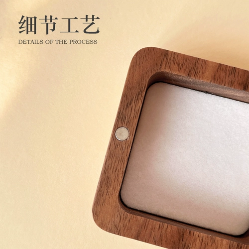 Детская коллекция сувенирных волос.