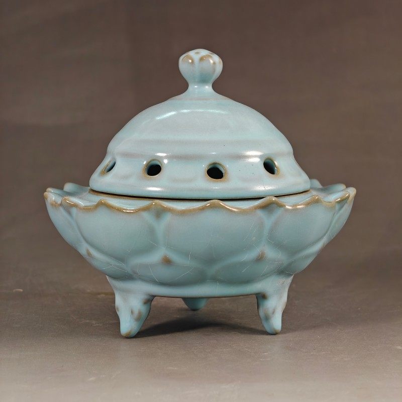 中国古玩 宋時代 汝窯 天青釉蓮花坐孔雀開 香熏 熏