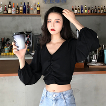 Design sense V collar short shirt Women spring 2021 New chic retro harbor style bubble sleeve foreign style coat tide