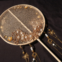 Evening samples to pick up the leak the ancient wind long handle Group fan Hanfu round fan tassel tassel gilding palace fan
