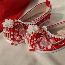 Hand string of red wedding shoes married embroidery shoes bride shoes Chinese style Xiu Han clothing old style shoes