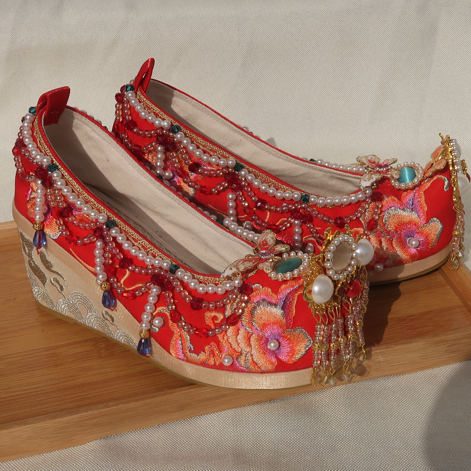 Hand original 2022 increase Xiuhe wedding shoes are red phoenix string bead custom Chinese bride embroidery shoes made in style